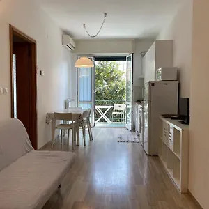 https://appartamenti-con-giardino-e-posto-auto-per-famiglie-e-biker.hotelitalianriviera.com